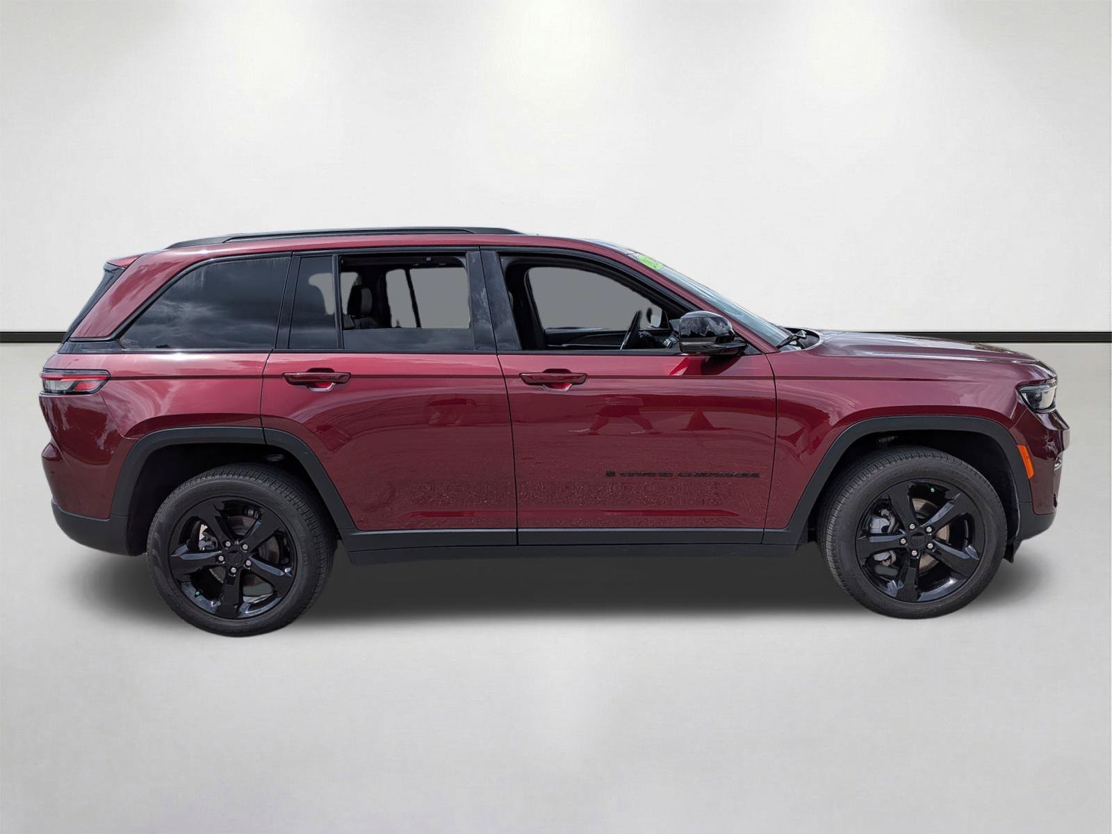 Used 2024 Jeep Grand Cherokee Limited w/ Luxury Tech Group II AWD/4WD image 3