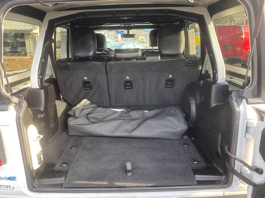 Used 2023 Jeep Wrangler Sahara w/ Cold Weather Group image 26