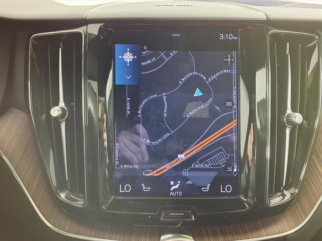 Used 2021 Volvo XC60 T5 Momentum w/ Advanced Package image 18