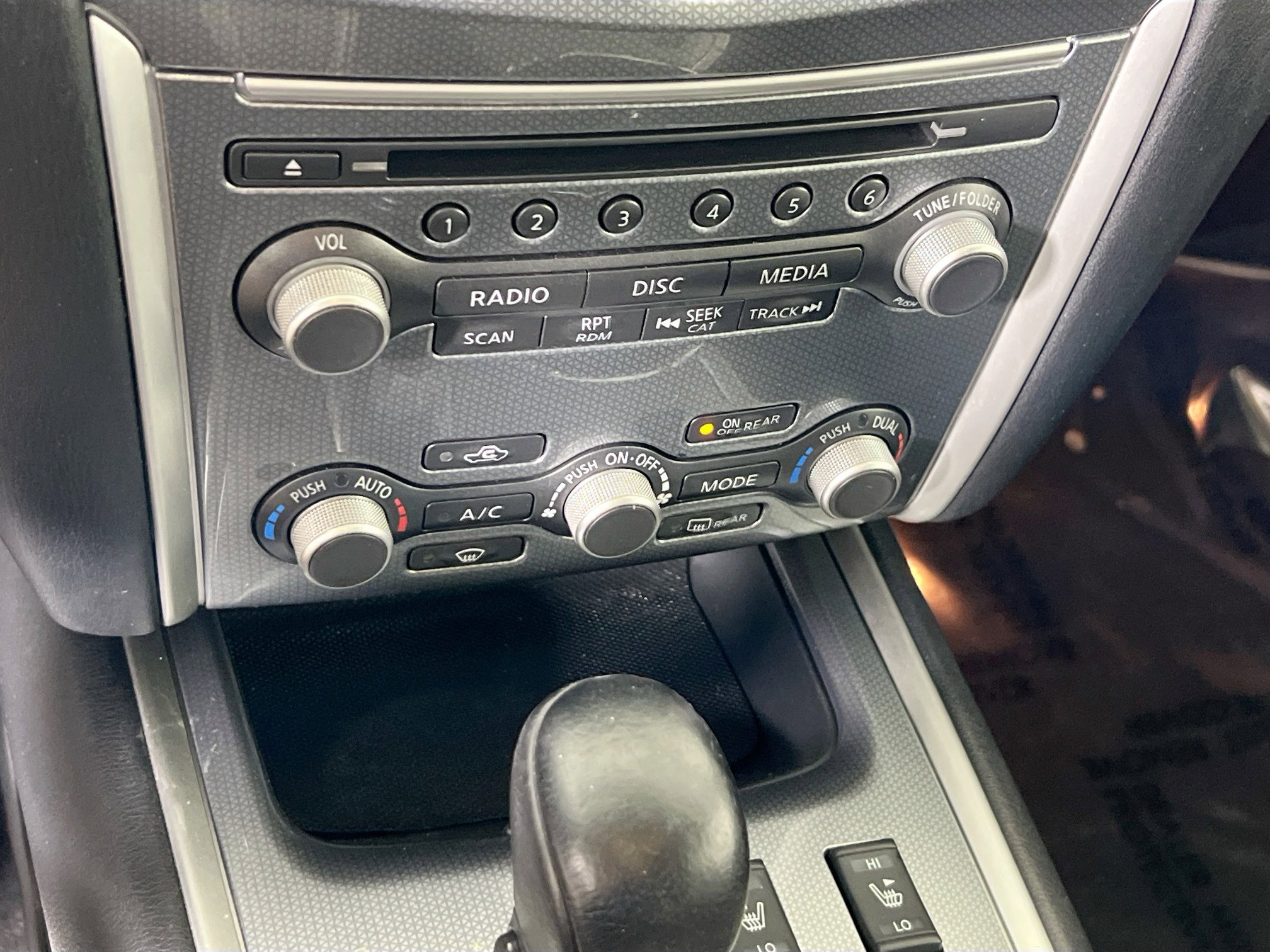 Used 2018 Nissan Pathfinder SL AWD/4WD image 16