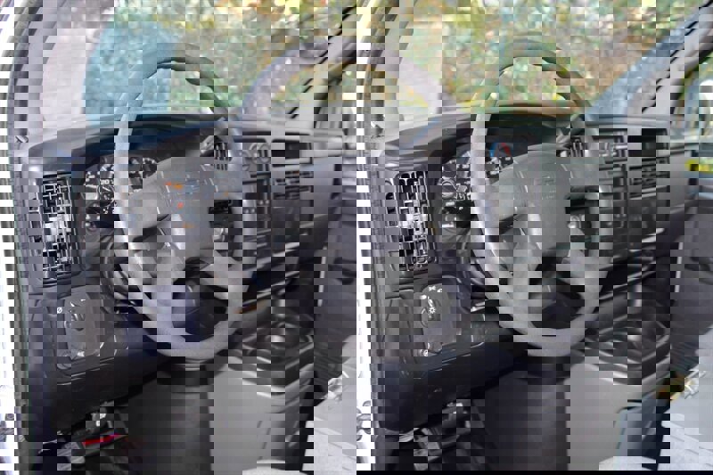 Used 2007 Chevrolet Express 1500 AWD image 9