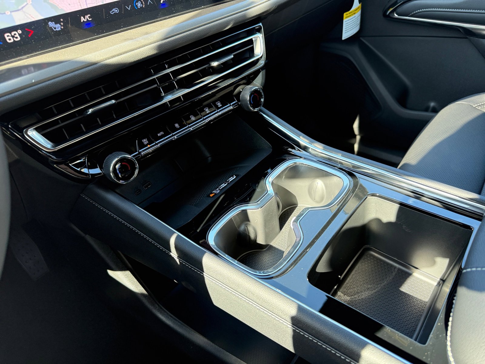 New 2026 Chevrolet Traverse LT w/ Sun and Wheel Package image 13