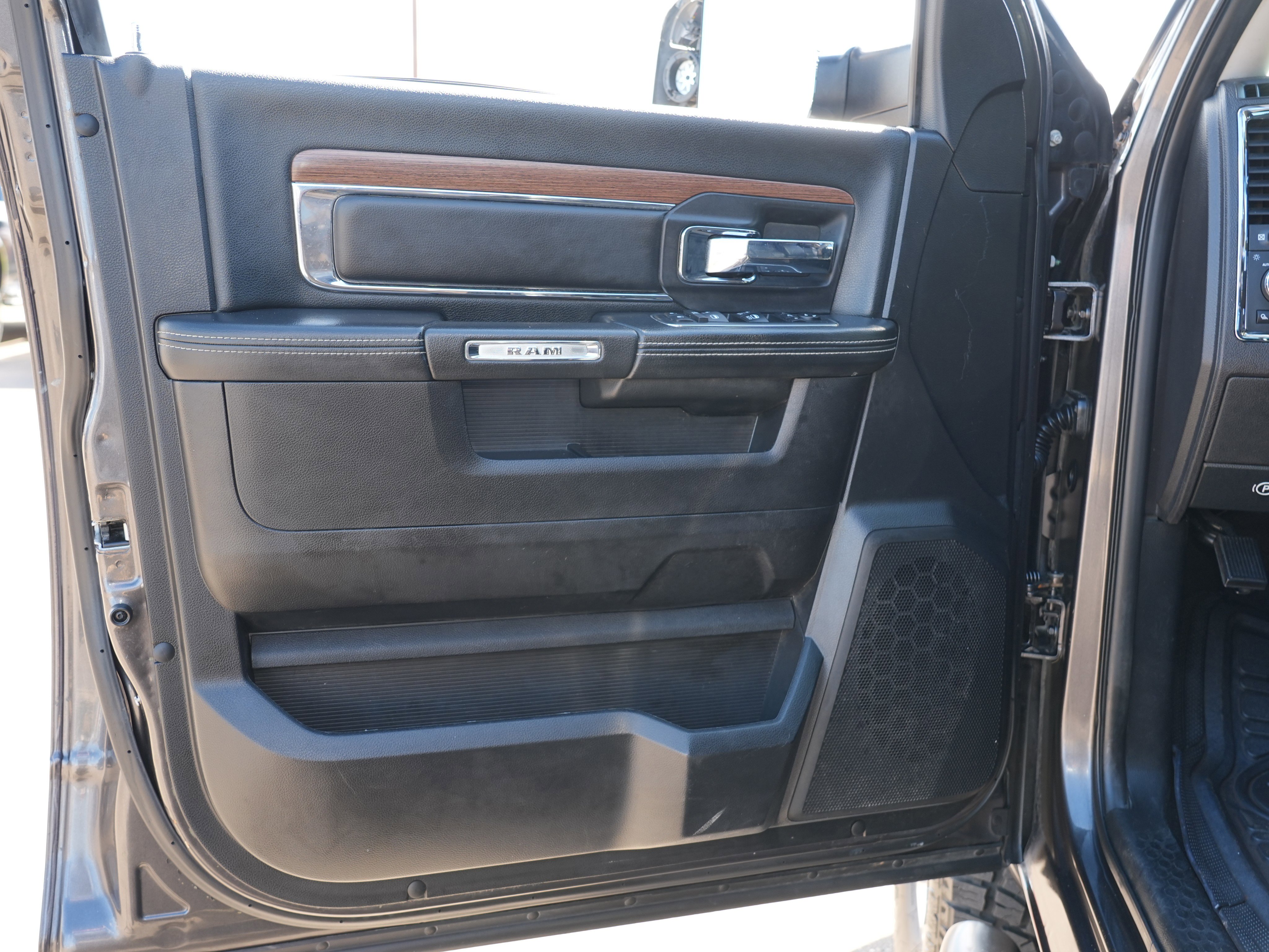Used 2014 RAM 2500 Laramie AWD/4WD image 14