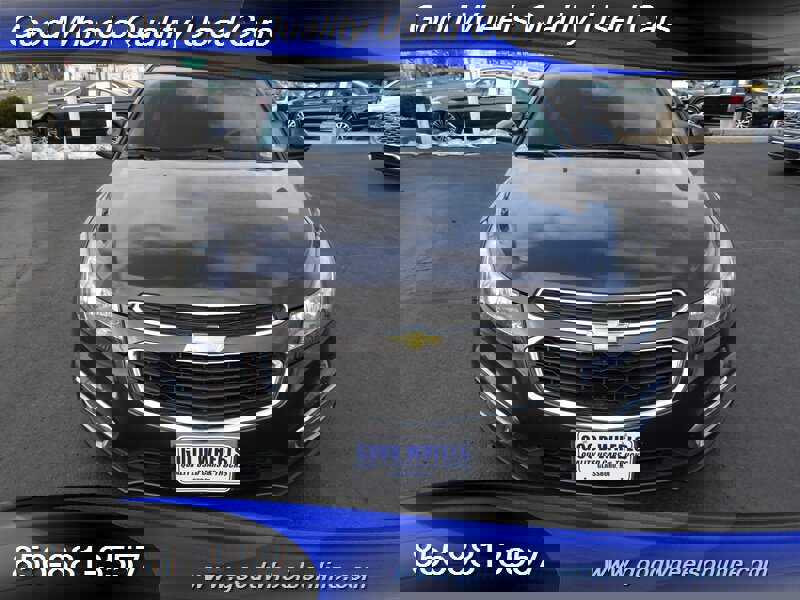 Used 2015 Chevrolet Cruze LT w/ Technology Package image 2