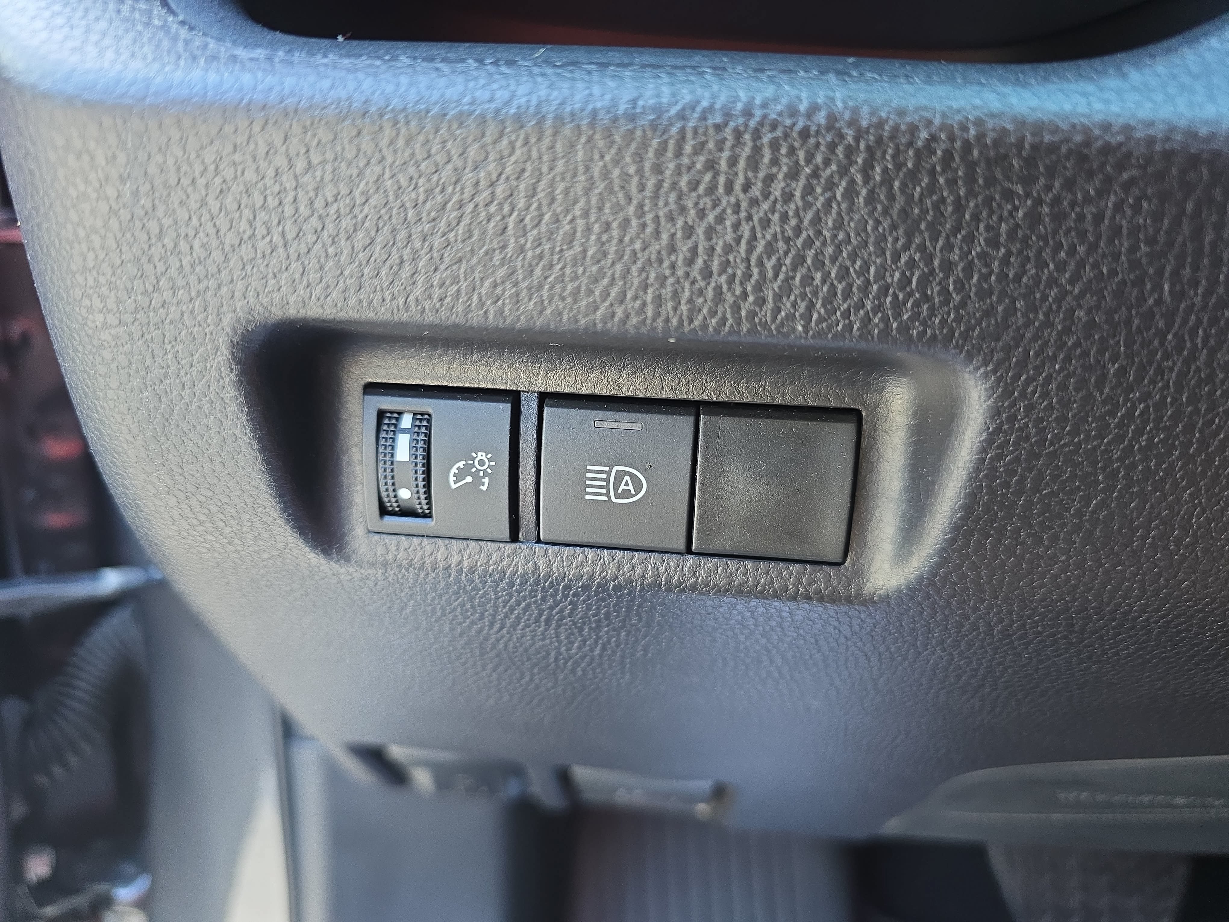 Used 2025 Toyota RAV4 XLE AWD/4WD image 22