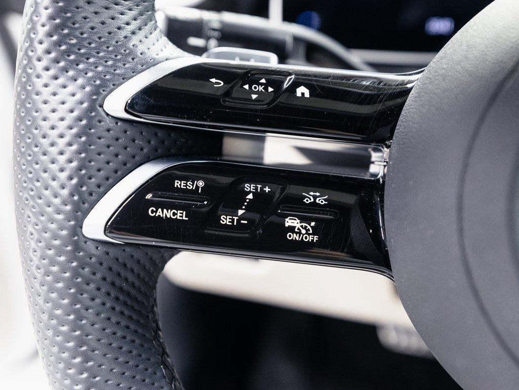 Used 2024 Mercedes-Benz CLE 450 4MATIC Cabriolet image 12