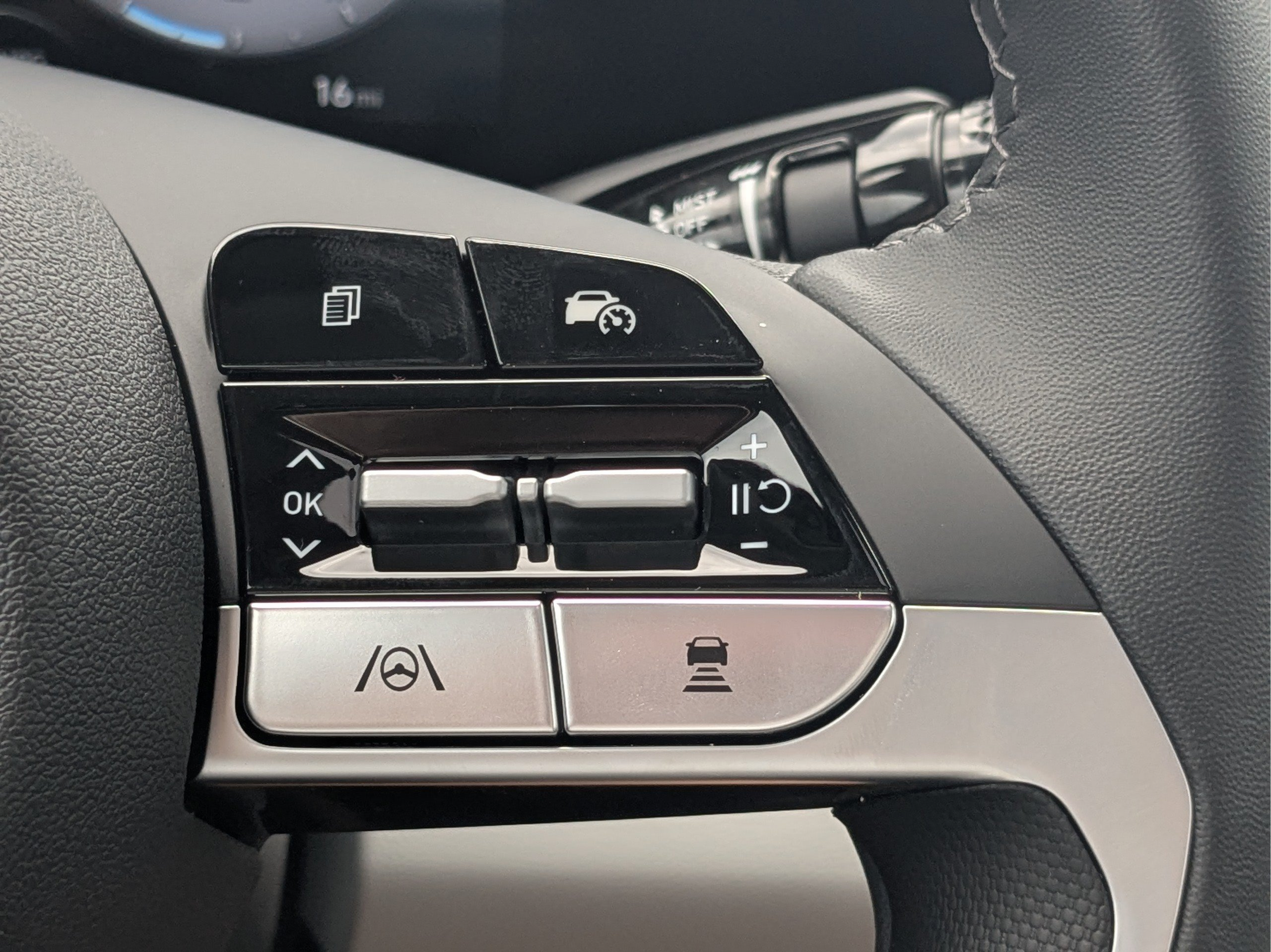 New 2026 Hyundai Elantra Limited FWD image 29