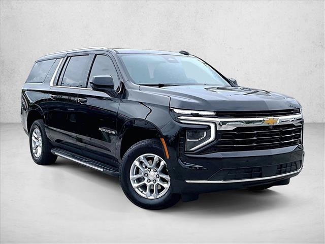 Used 2026 Chevrolet Suburban LS RWD image 12