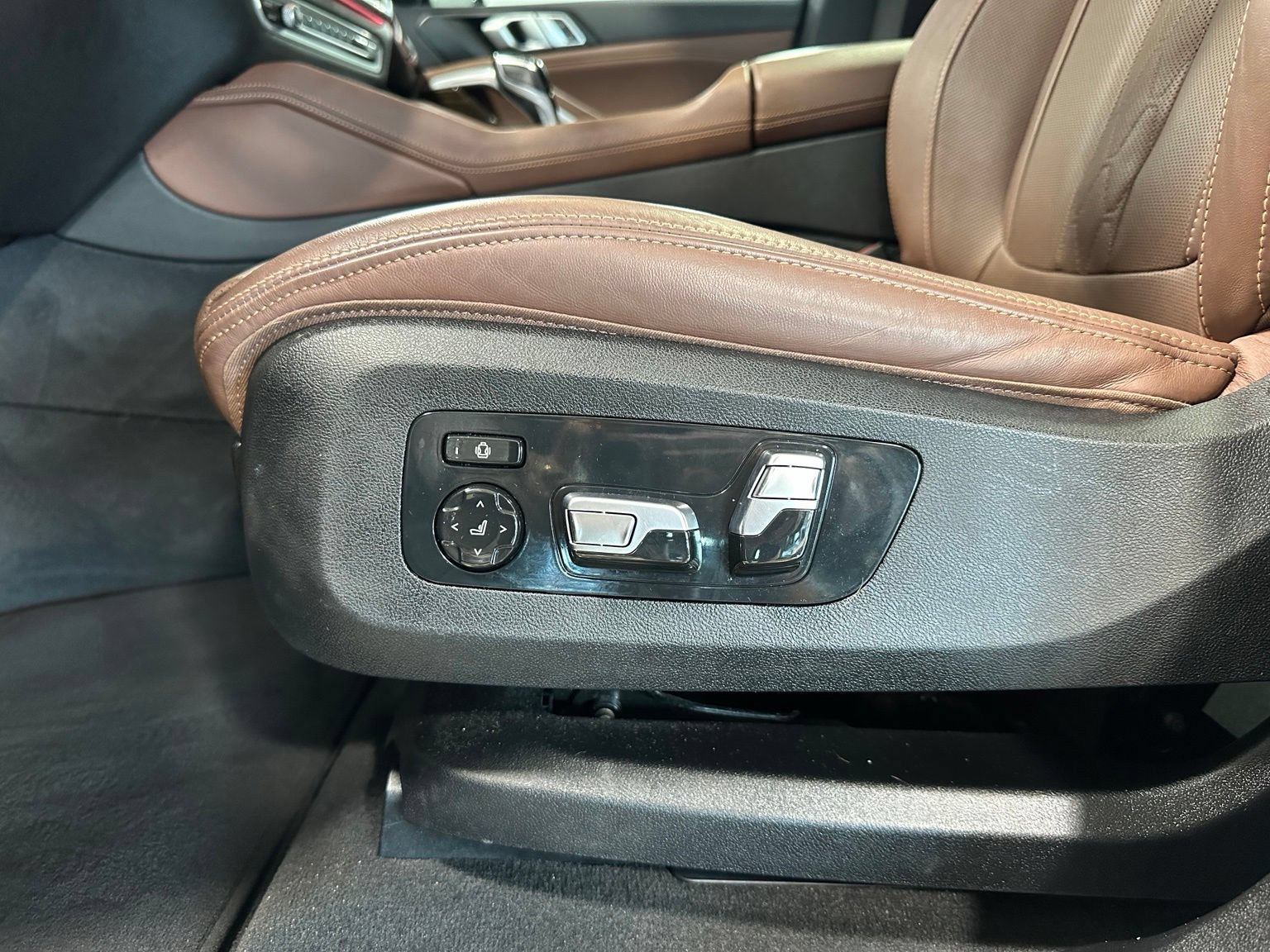 Used 2023 BMW X6 M50i AWD/4WD image 15