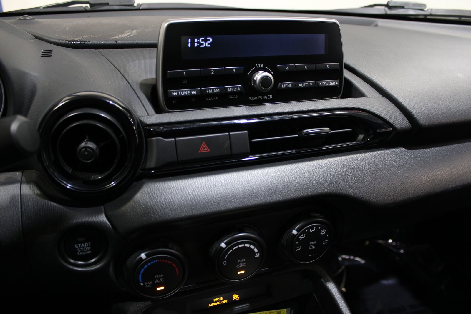 Used 2016 MAZDA MX-5 Miata Sport image 28