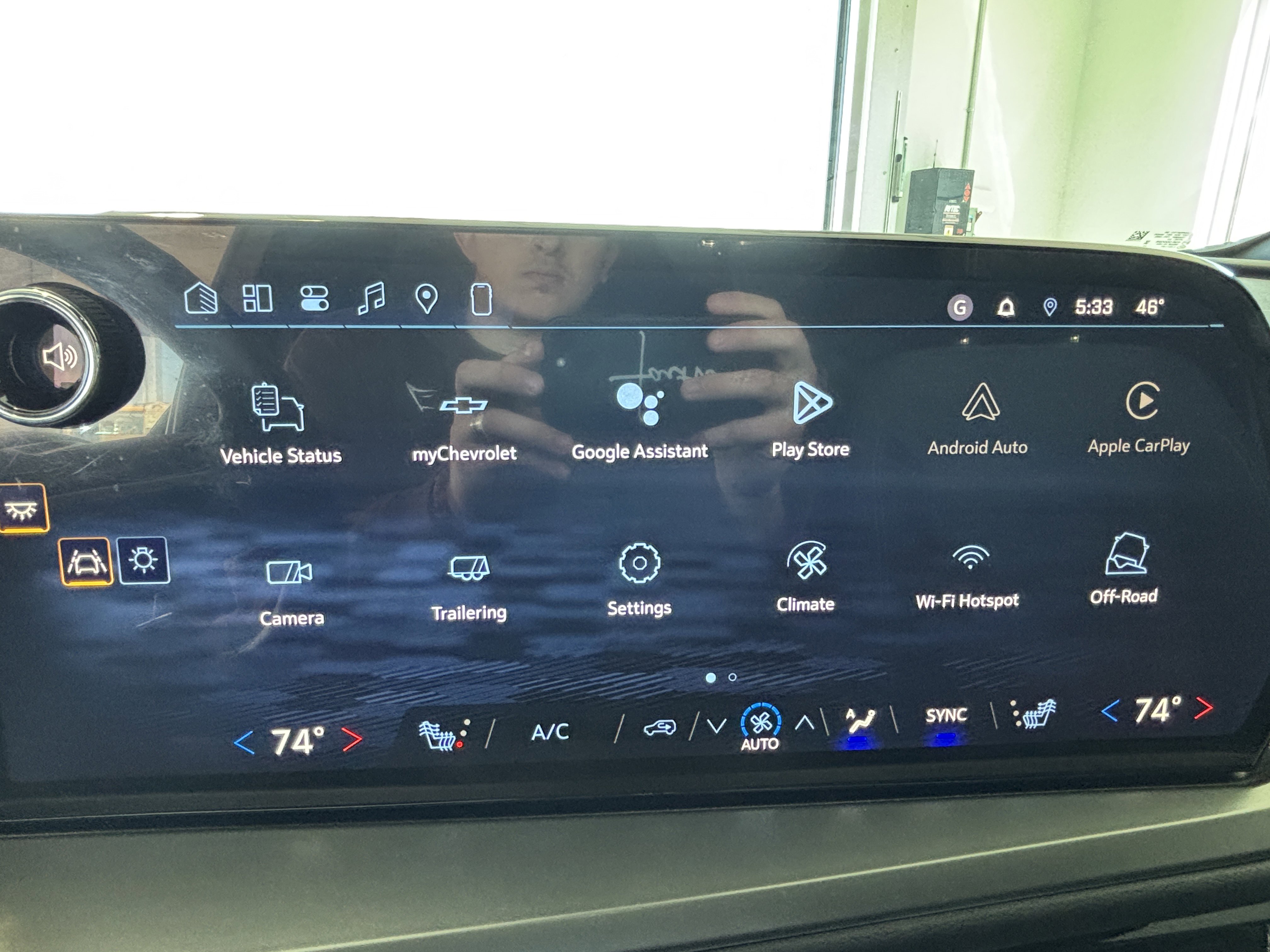 Used 2025 Chevrolet Traverse LT w/ Sun and Wheel Package image 14