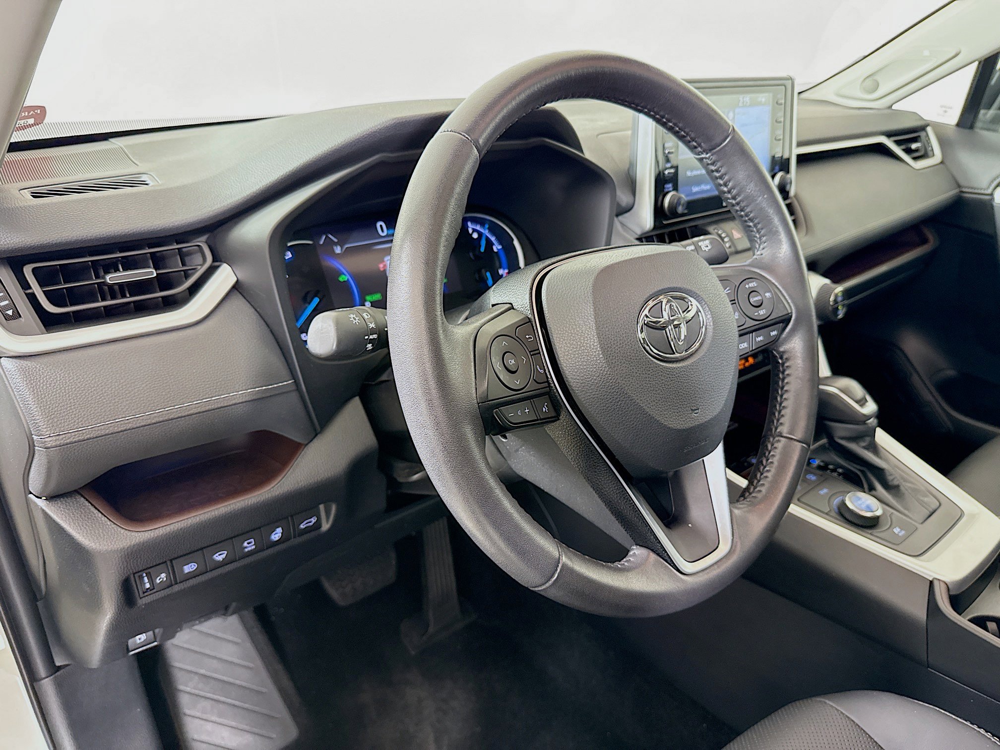 Used 2021 Toyota RAV4 Limited AWD/4WD image 9