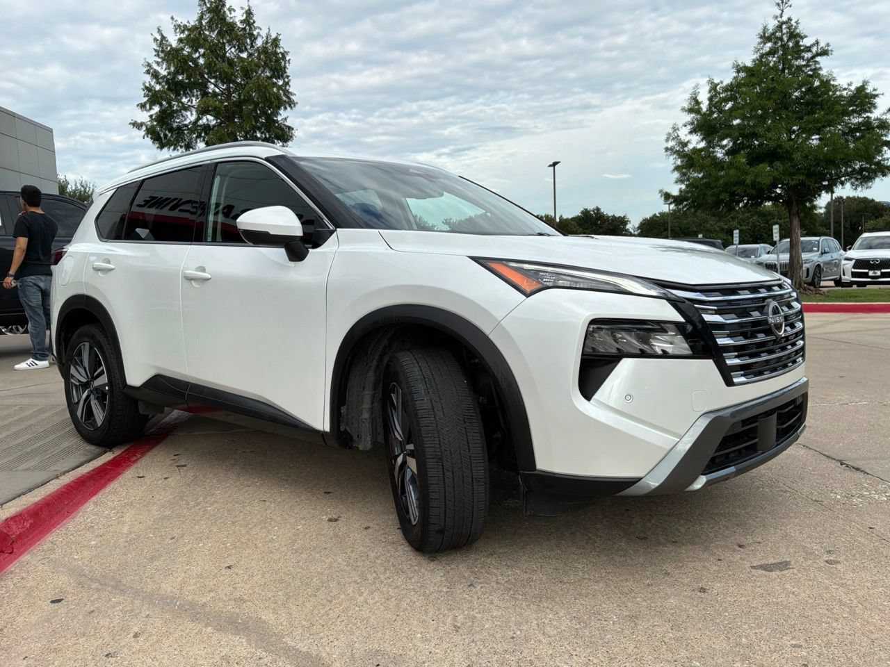 Used 2026 Nissan Rogue SL AWD/4WD image 4