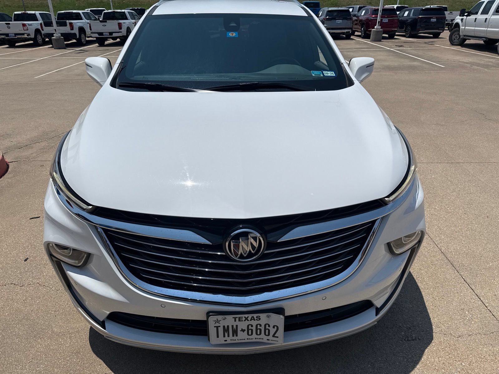 Used 2024 Buick Enclave Essence FWD image 2