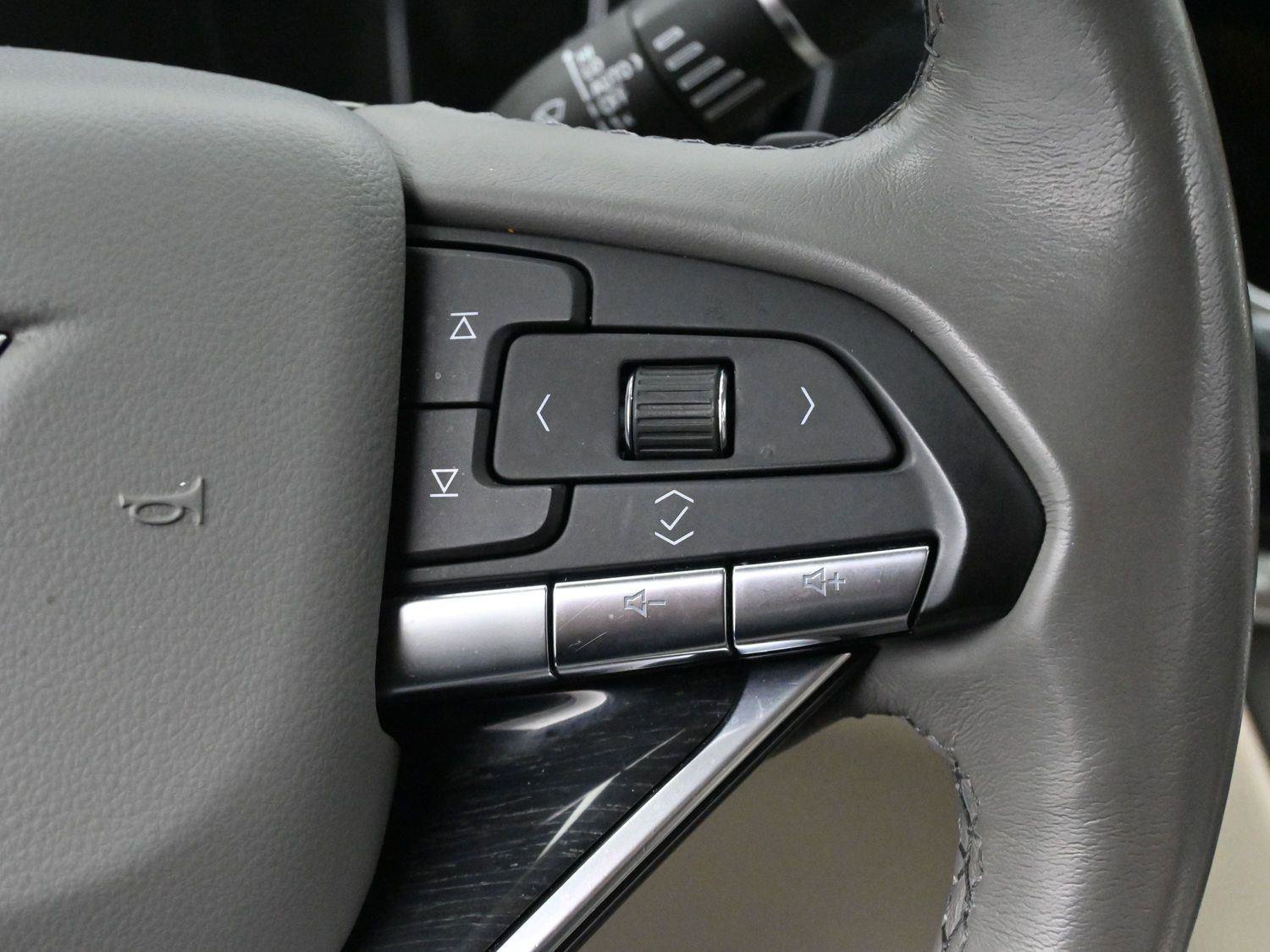 Certified 2022 Cadillac XT6 Premium Luxury image 22