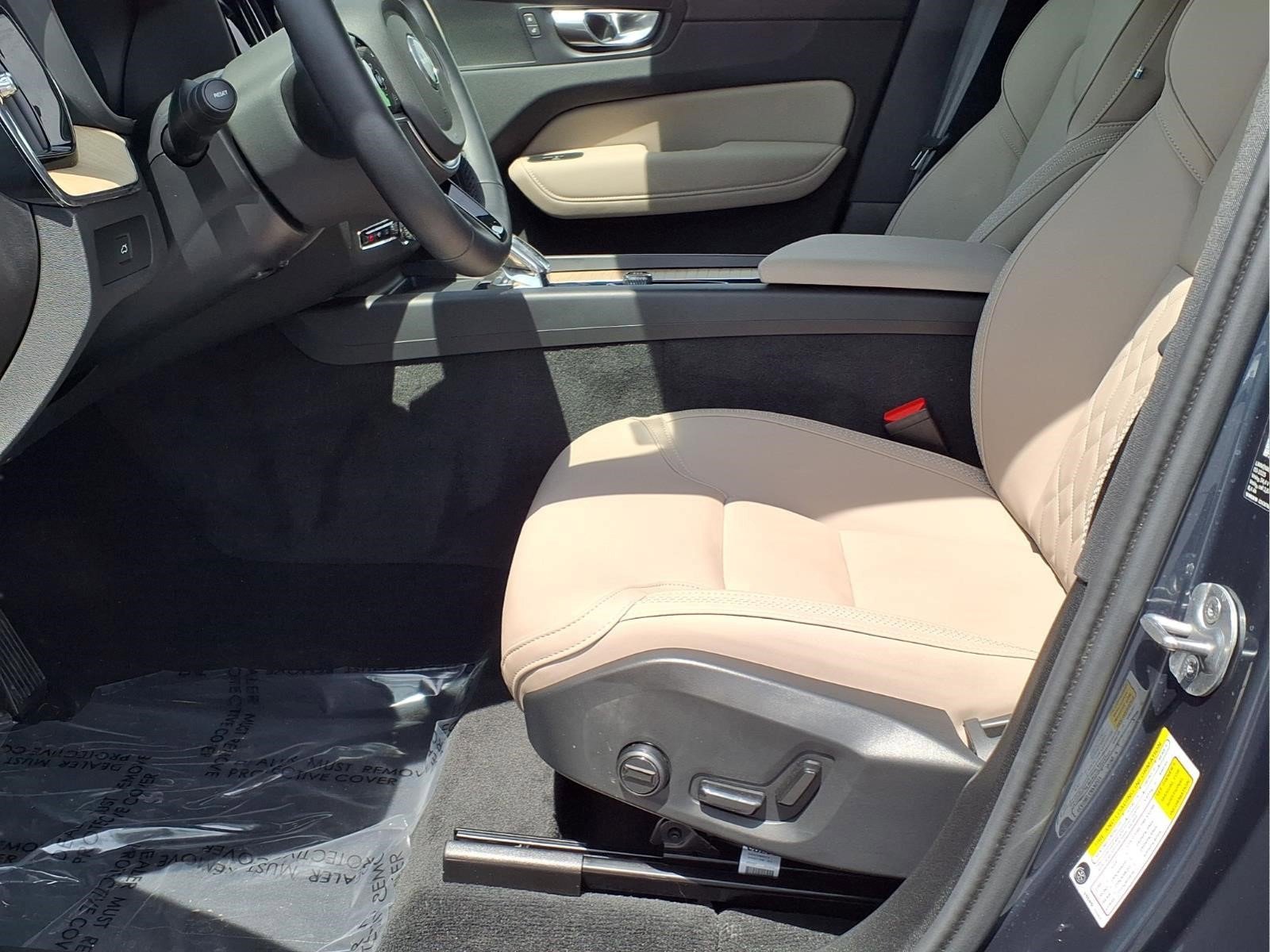 Used 2026 Volvo XC60 B5 Plus w/ Climate Package AWD/4WD image 18