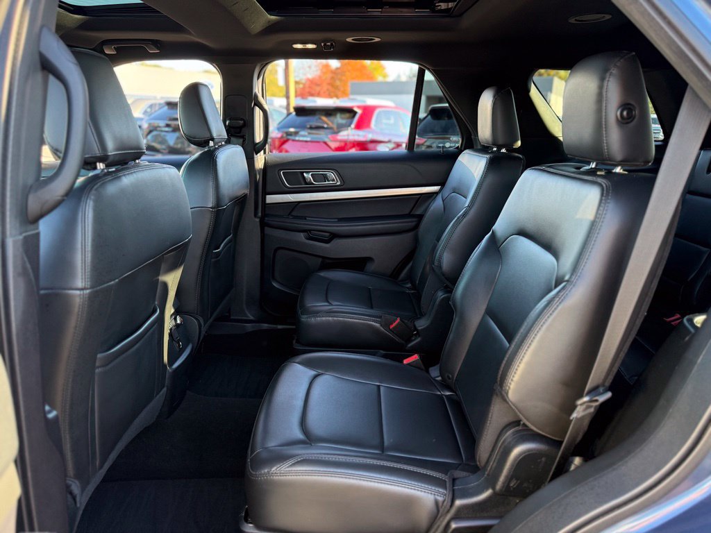 Used 2019 Ford Explorer XLT w/ Equipment Group 202A AWD/4WD image 15