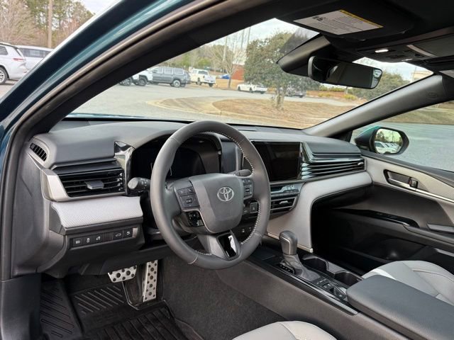 Used 2025 Toyota Camry SE w/ Convenience Package image 16