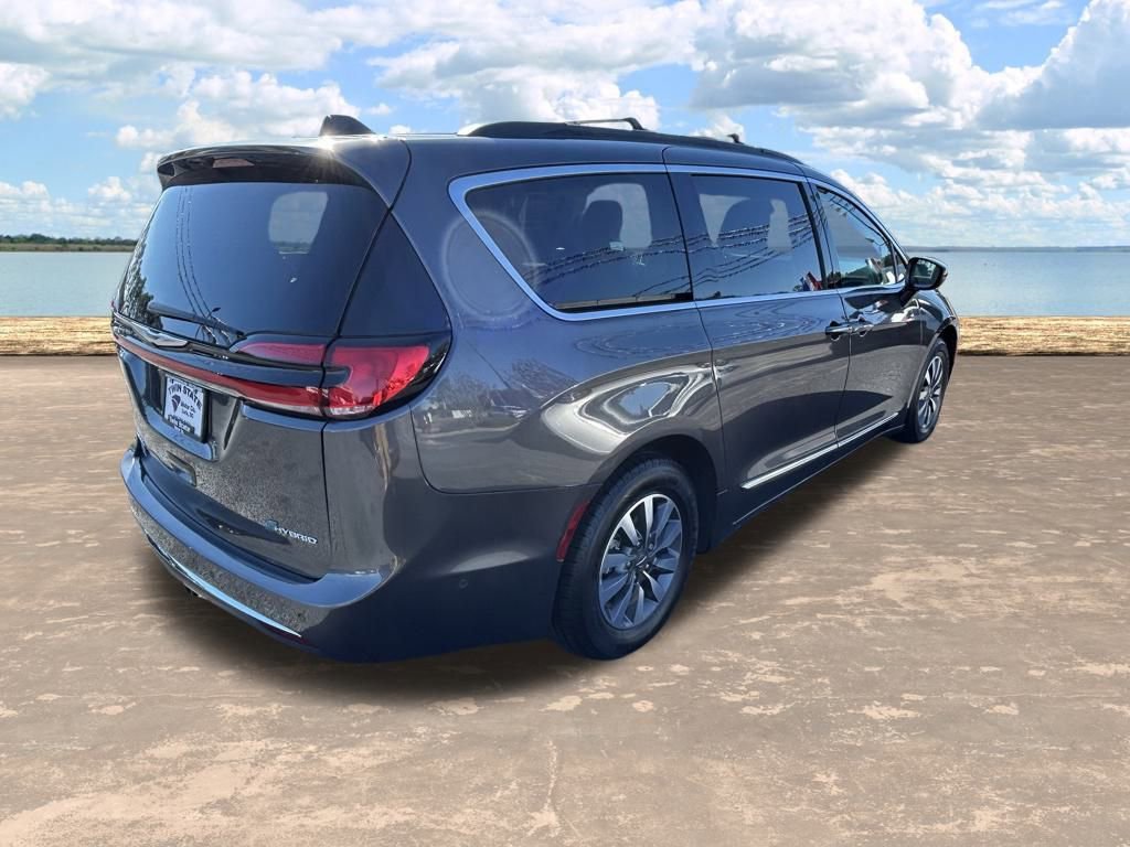 Used 2022 Chrysler Pacifica Limited w/ Uconnect Theater Family Group image 5