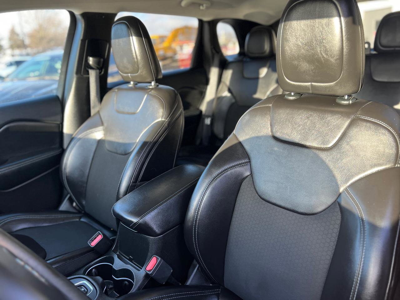 Used 2019 Jeep Cherokee Latitude Plus w/ Cold Weather Group image 16