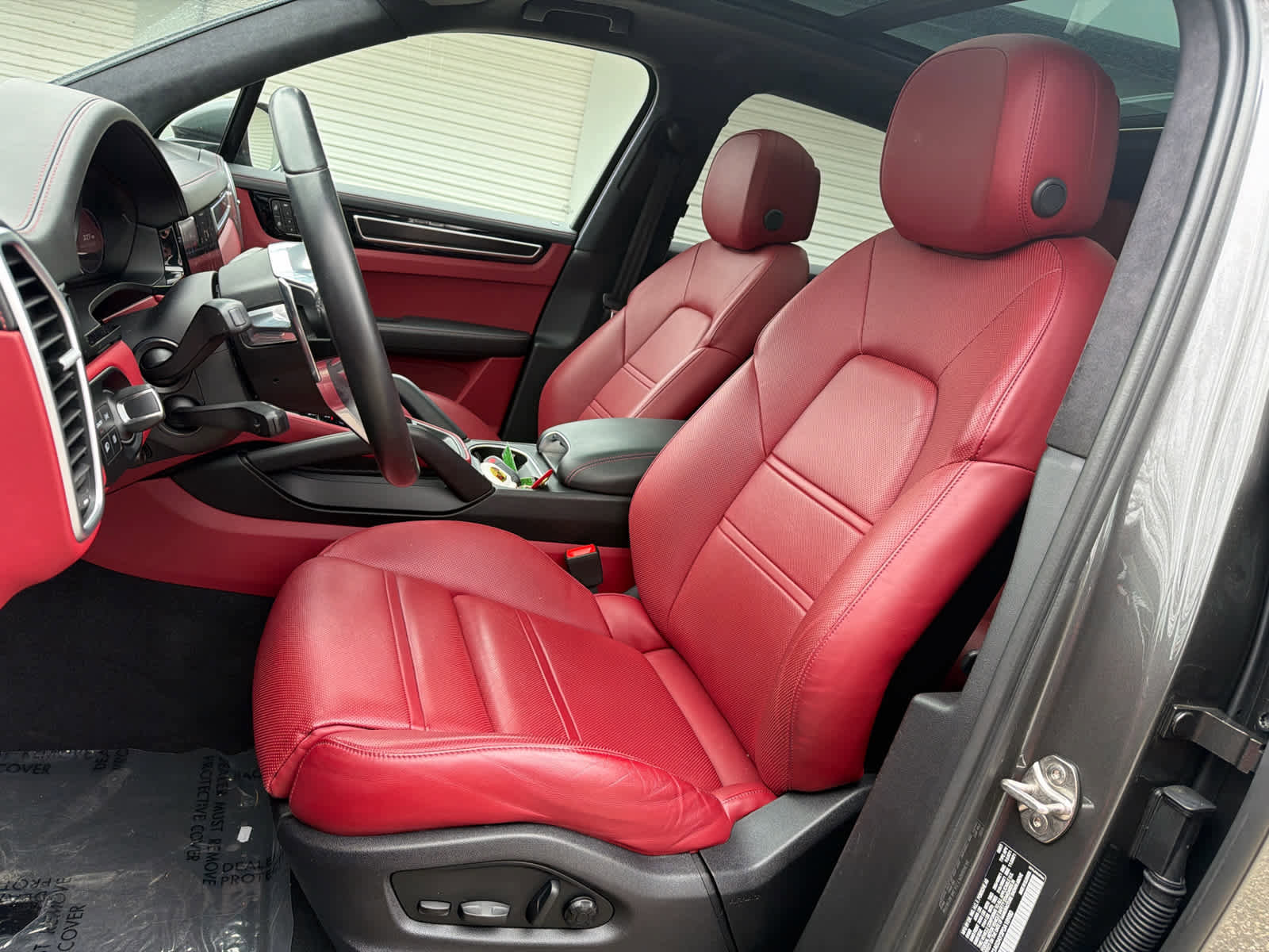 Used 2023 Porsche Cayenne GTS AWD/4WD image 10