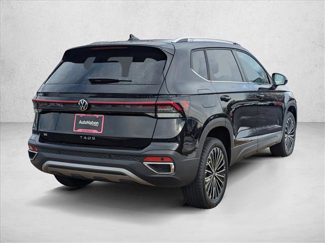 Certified 2025 Volkswagen Taos SE image 9
