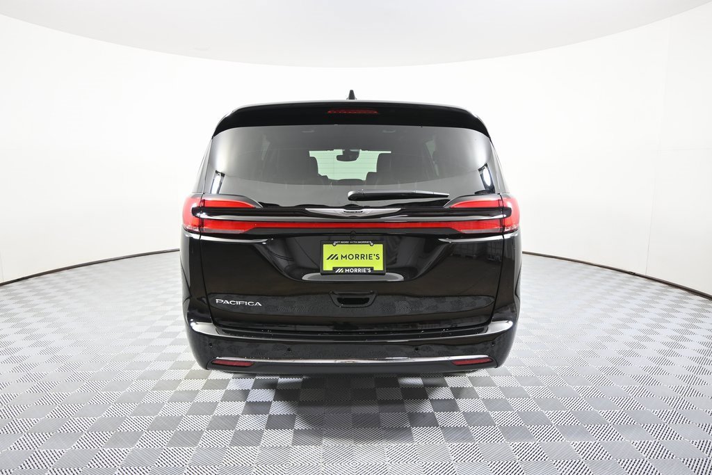 New 2026 Chrysler Pacifica Select image 5