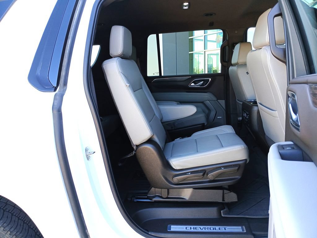 Used 2024 Chevrolet Suburban Z71 w/ Luxury Package AWD/4WD image 28