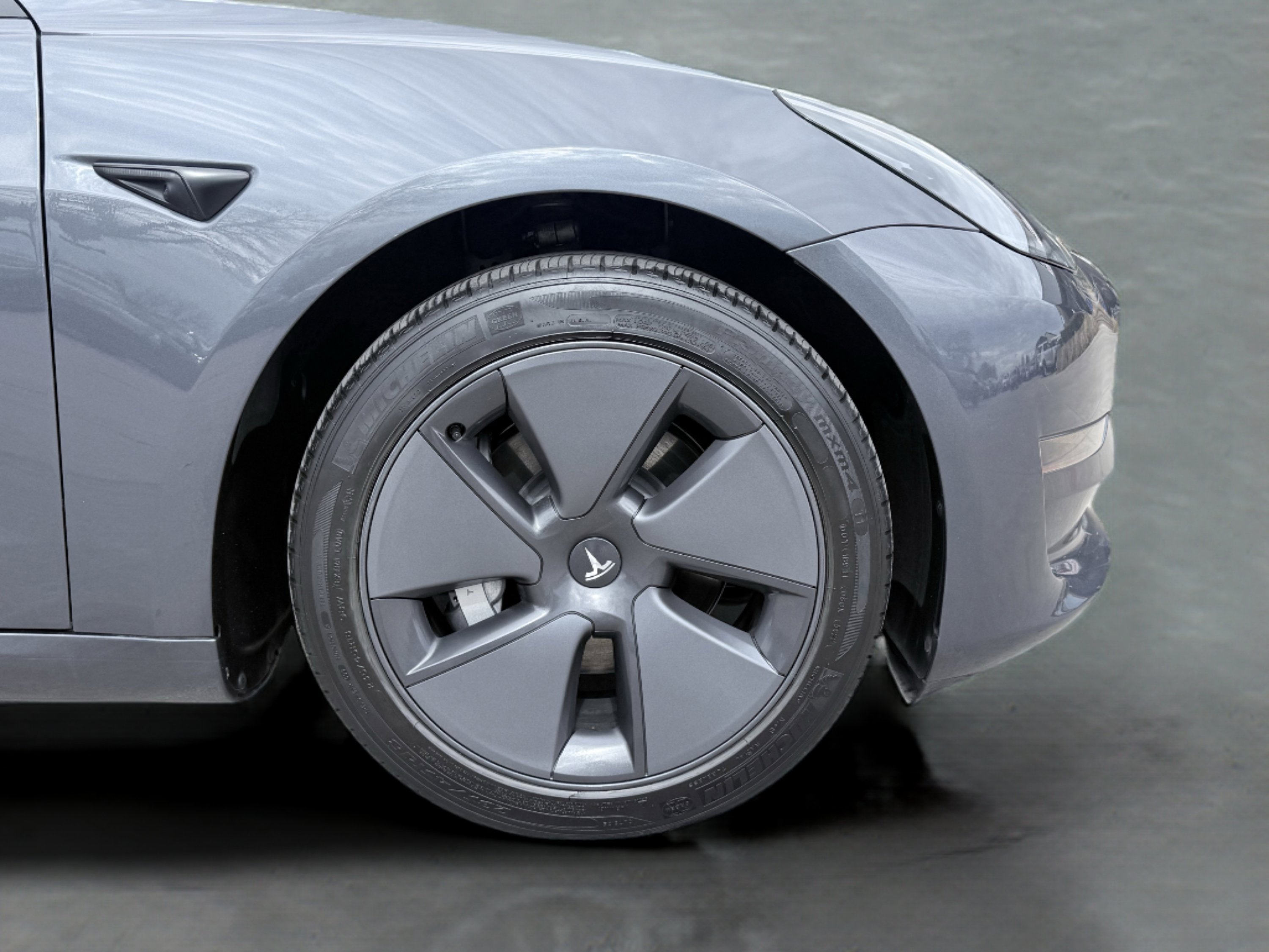 Used 2023 Tesla Model 3 Standard Range image 10