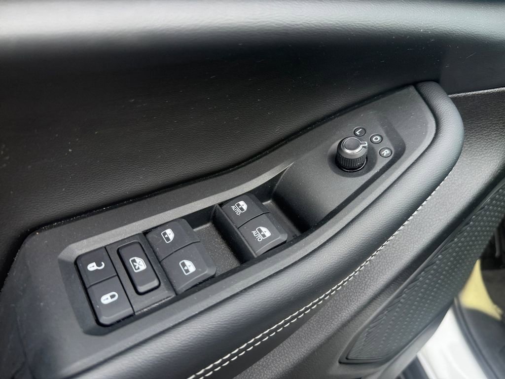 Used 2025 Jeep Grand Cherokee Laredo w/ Luxury Tech Group I image 26