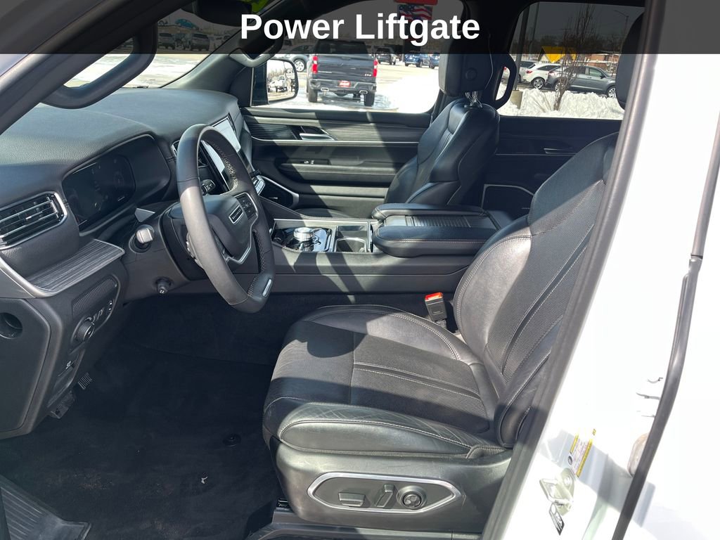 Used 2024 Jeep Wagoneer L Series II w/ Flexible Seating Group image 12