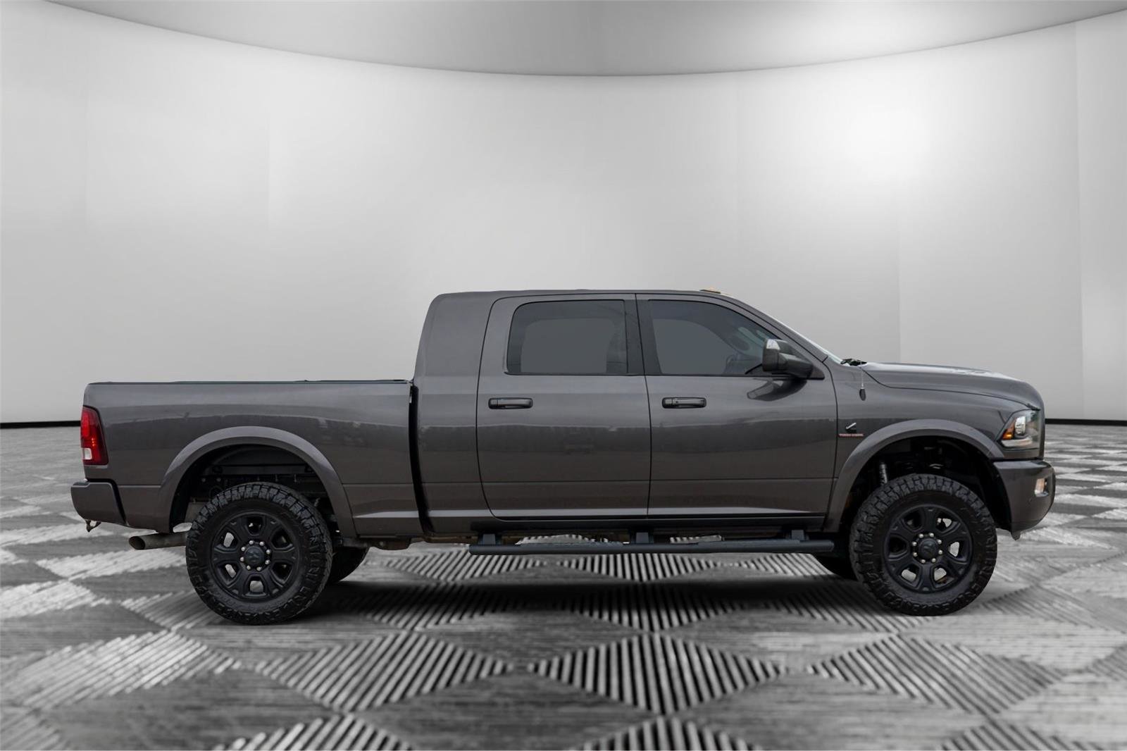 Used 2018 RAM 2500 Laramie w/ Sport Appearance Group AWD/4WD image 4