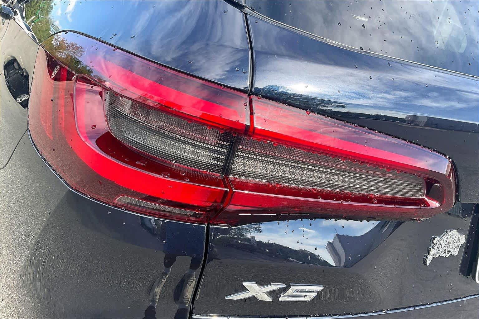 Used 2022 BMW X5 xDrive40i w/ M Sport Package AWD/4WD image 29