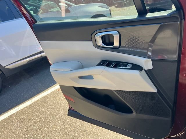 Certified 2025 Kia Sorento S w/ Panoramic Sunroof Package FWD image 15