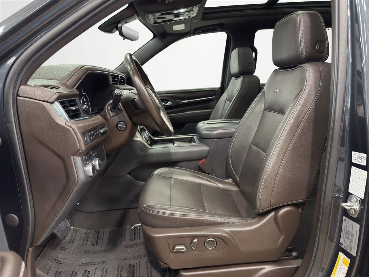 Used 2021 GMC Yukon Denali w/ Denali Premium Package image 14