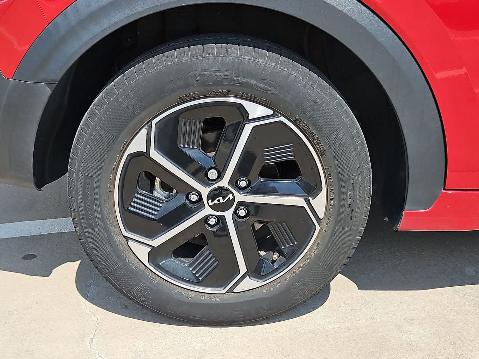 Certified 2023 Kia Niro EX FWD image 11