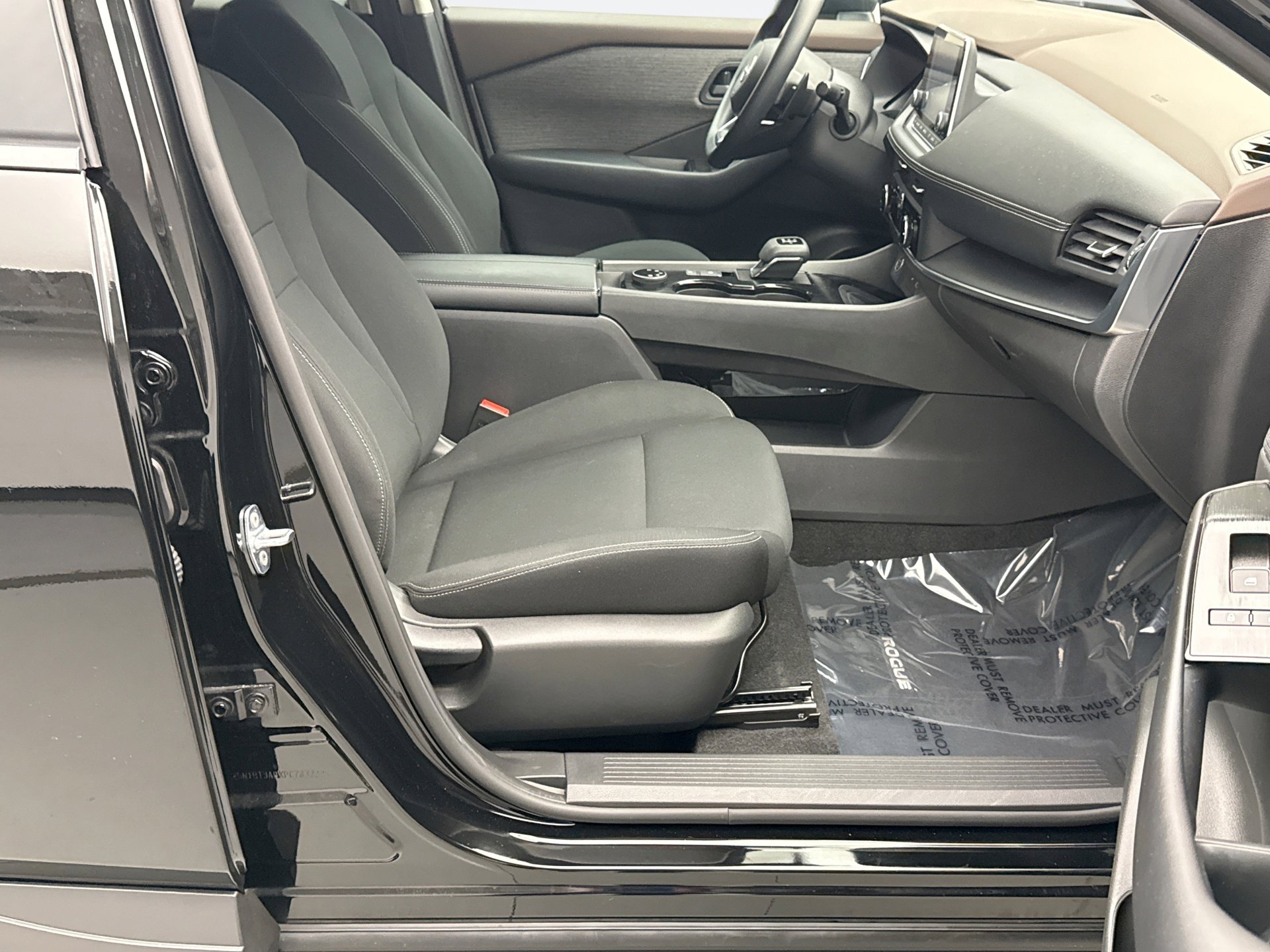 Used 2023 Nissan Rogue S AWD/4WD image 16