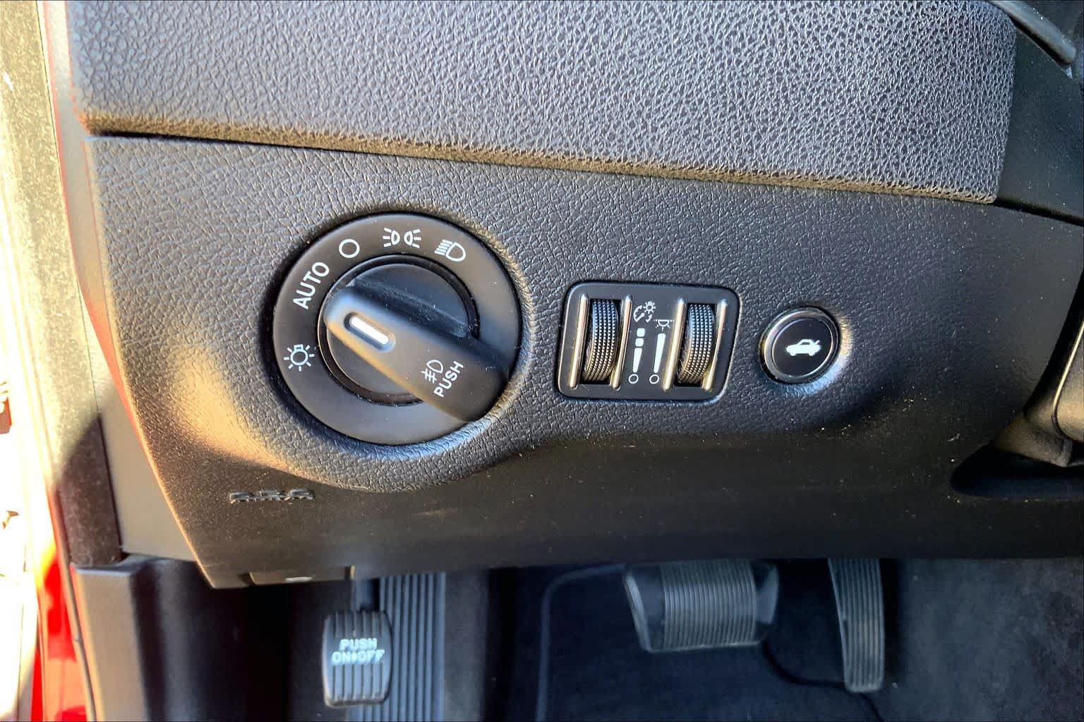 Used 2014 Dodge Charger SXT AWD/4WD image 31