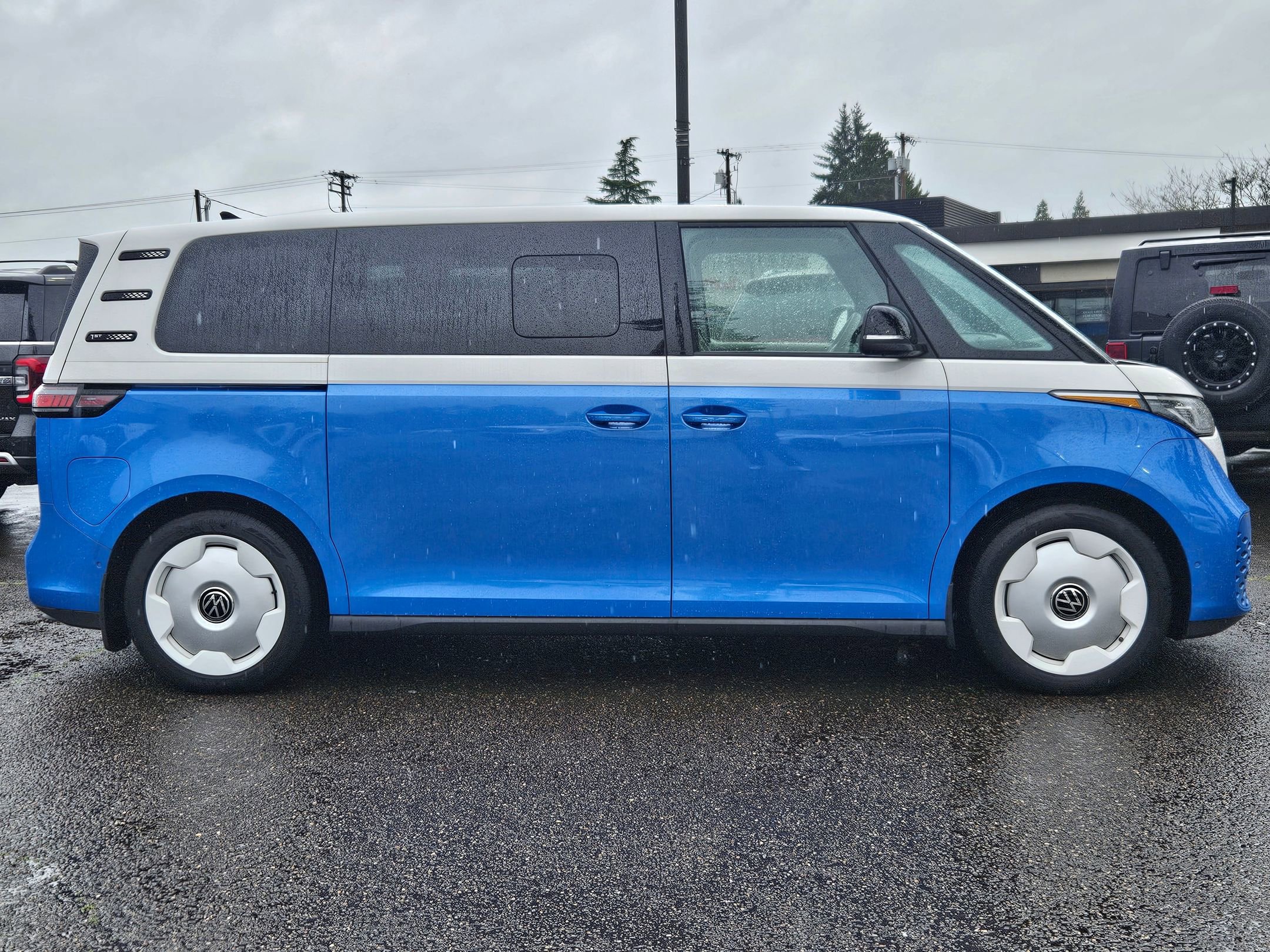 New 2025 Volkswagen ID. Buzz 1st Edition AWD/4WD image 6
