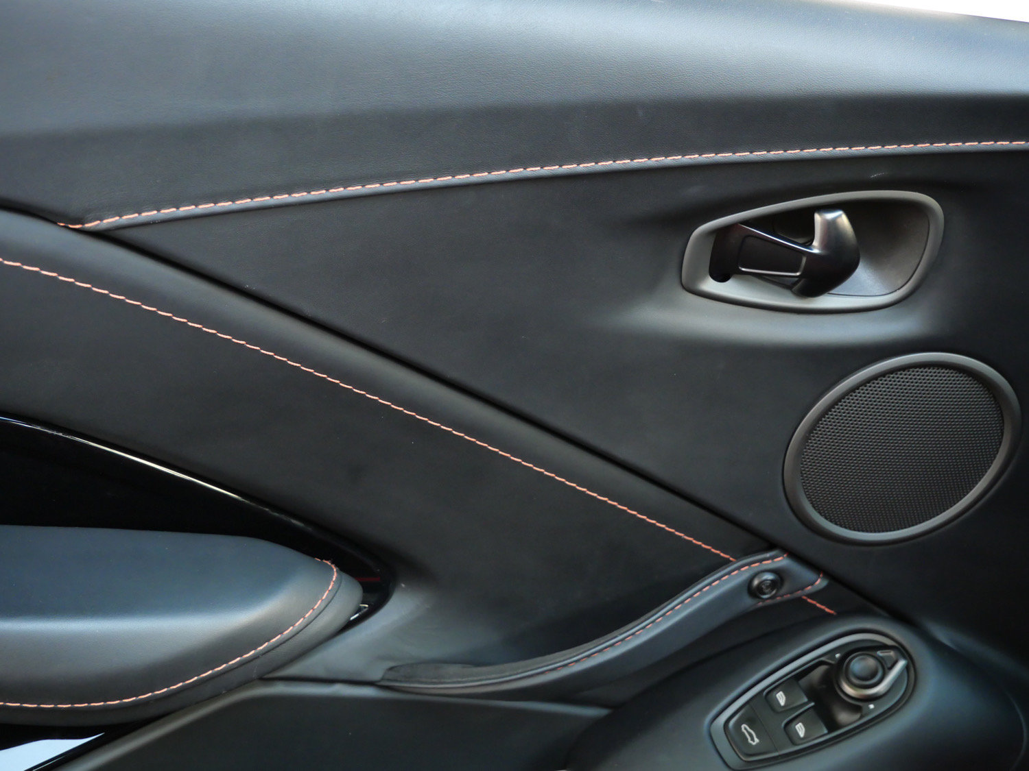 Used 2022 Aston Martin V8 Vantage Coupe RWD image 20