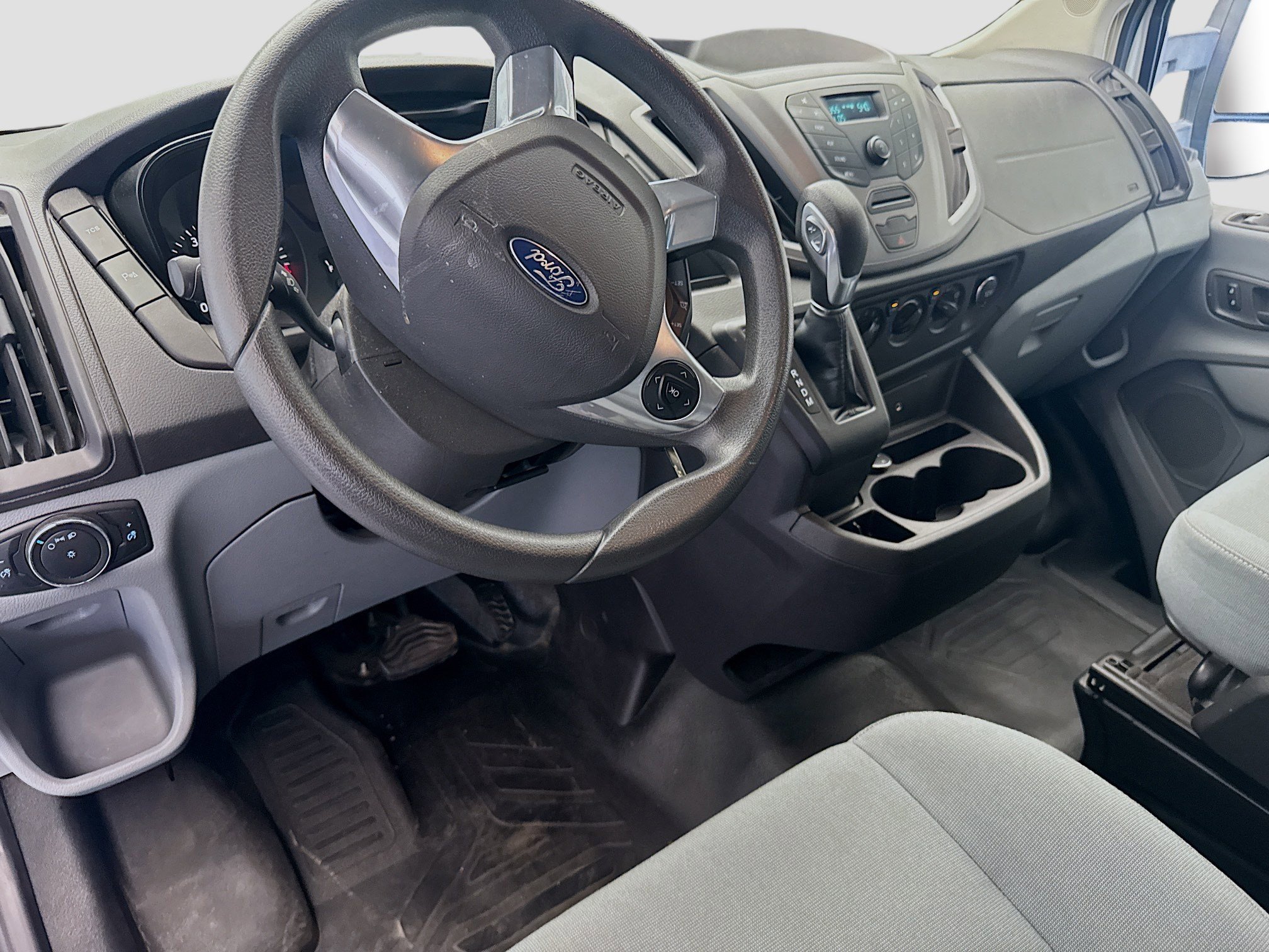 Used 2015 Ford Transit 350 XL image 7