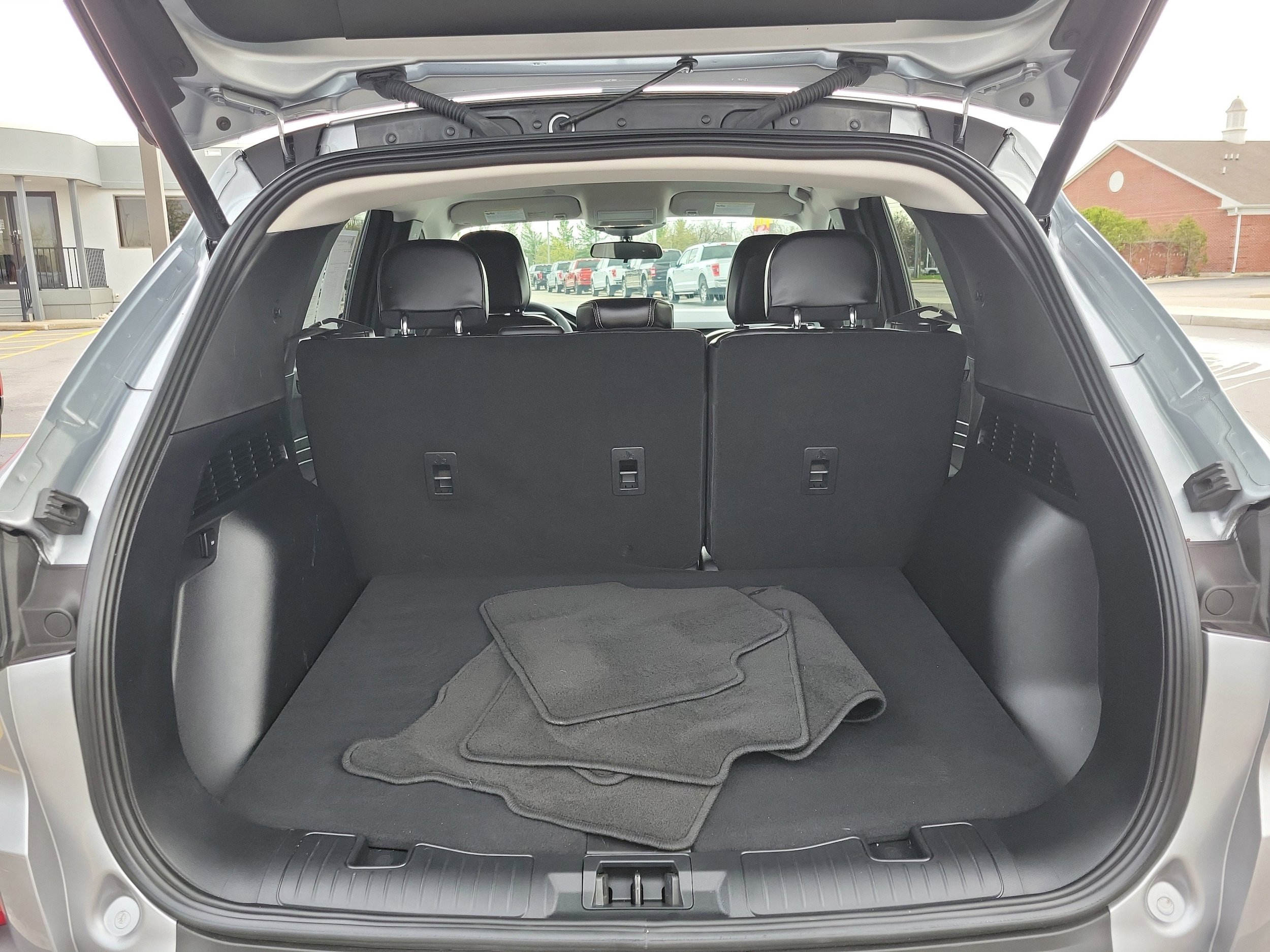 Used 2024 Ford Escape SE w/ Class II Trailer Tow Package FWD image 7