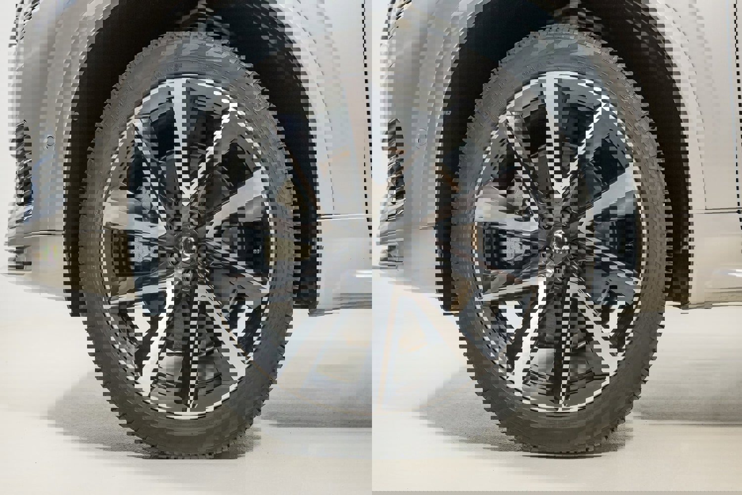 Used 2024 Volvo XC90 B5 Plus image 11