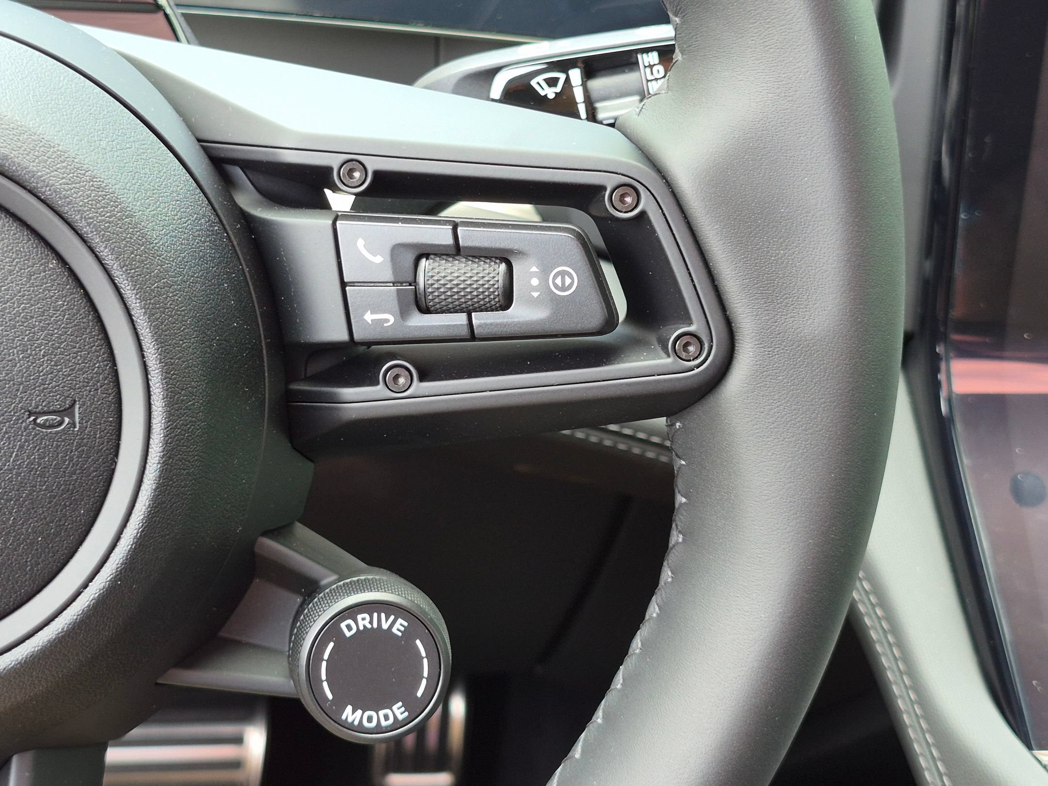 New 2026 Porsche Cayenne Coupe AWD/4WD image 10