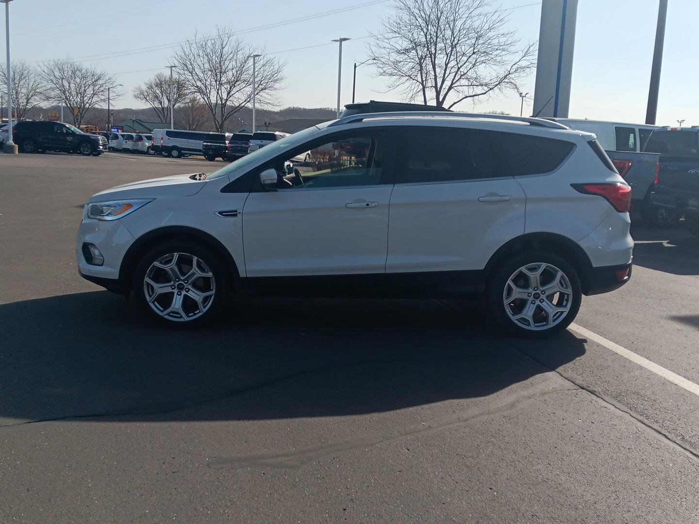 Used 2019 Ford Escape Titanium image 9