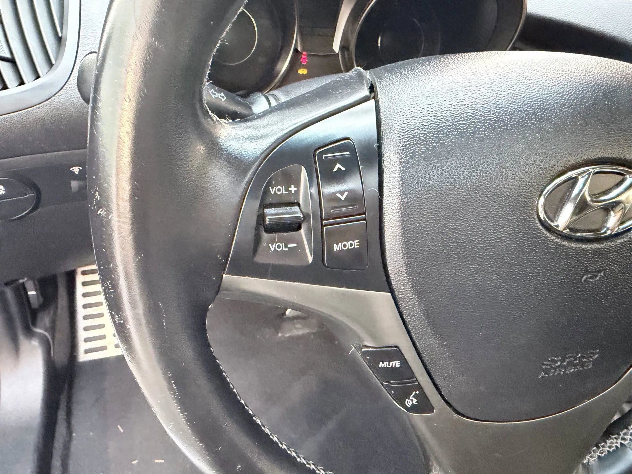 Used 2013 Hyundai Genesis 3.8 image 17