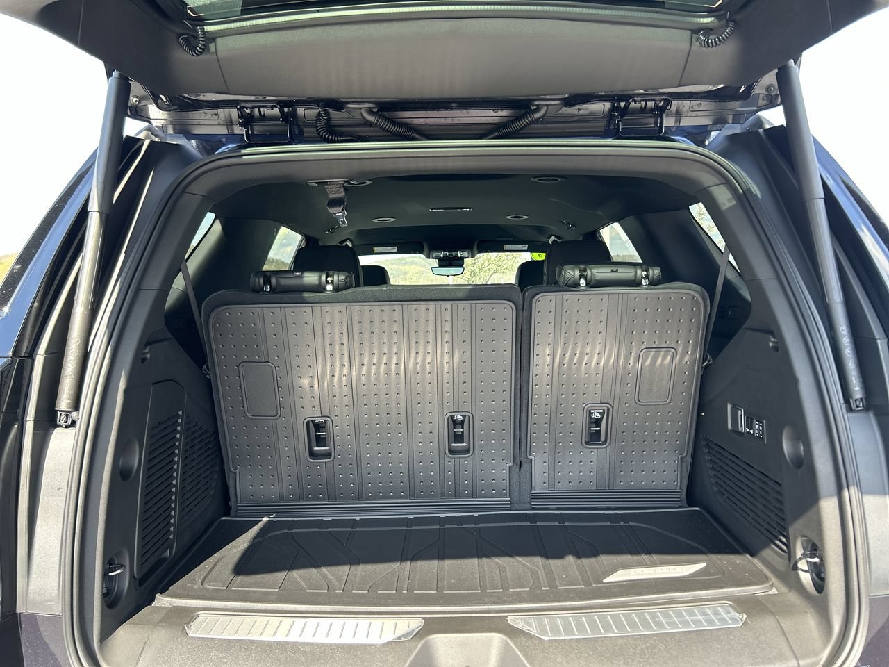 New 2026 Chevrolet Tahoe High Country AWD/4WD image 19
