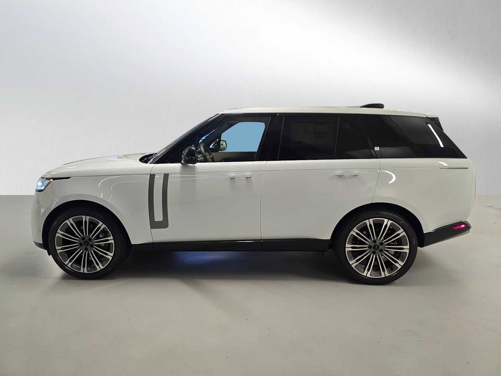 New 2026 Land Rover Range Rover SE image 2