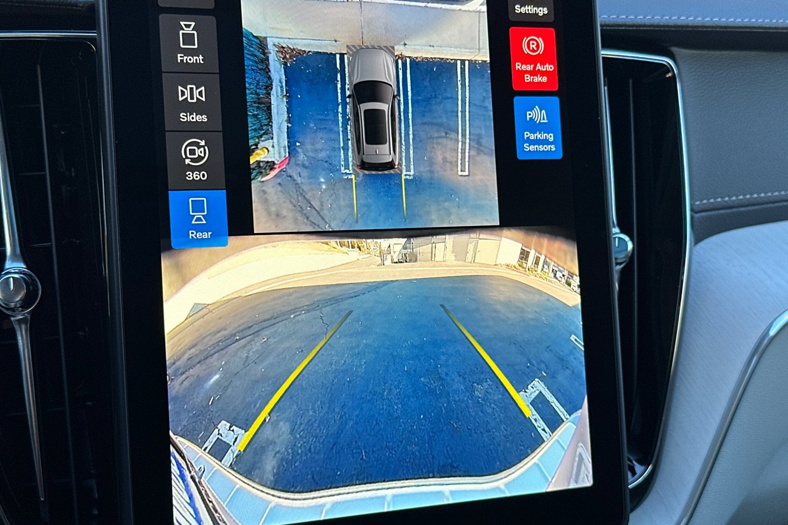 New 2026 Volvo XC60 B5 Ultra image 17