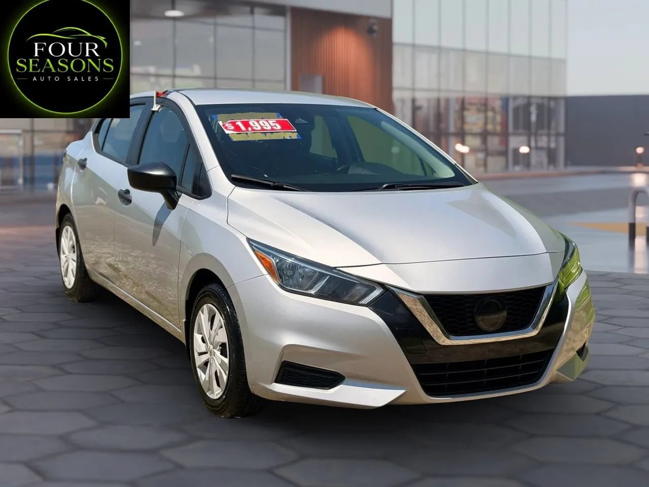 Used 2021 Nissan Versa S FWD image 3
